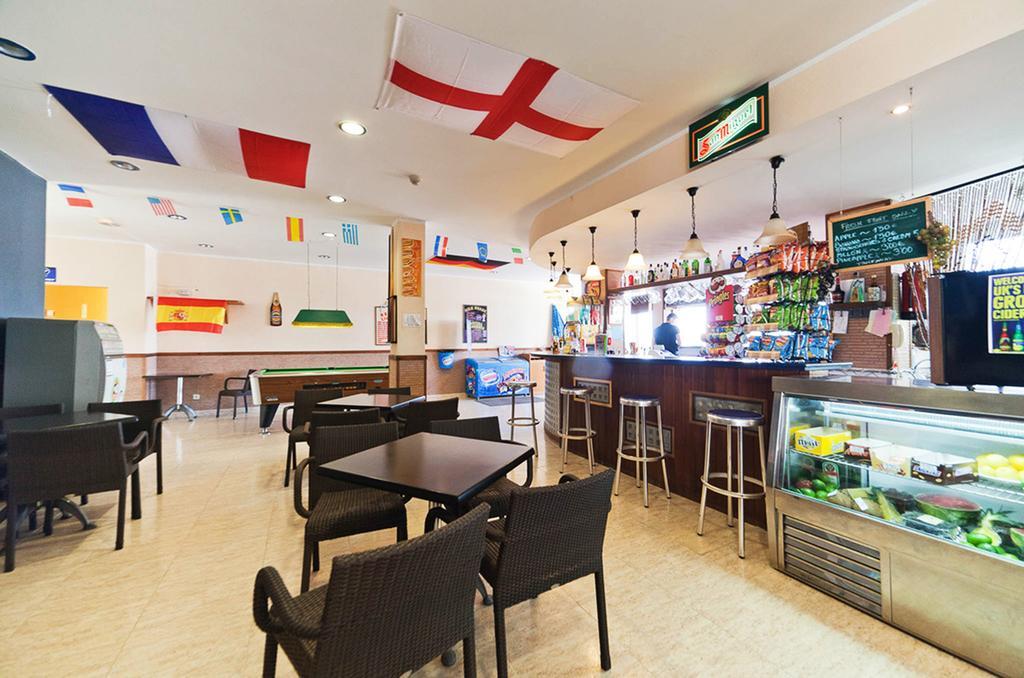 Apartamentos Blue Star (Adults Only) Sant Antoni de Portmany Dış mekan fotoğraf
