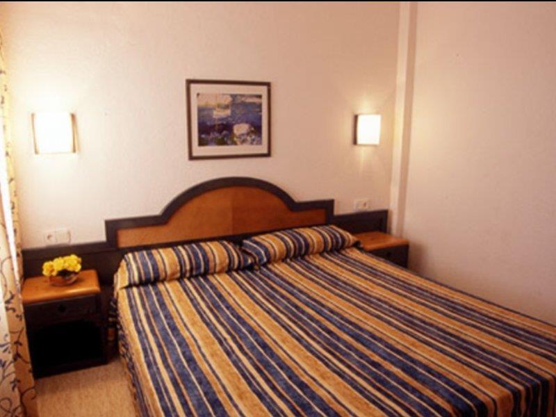 Apartamentos Blue Star (Adults Only) Sant Antoni de Portmany Dış mekan fotoğraf
