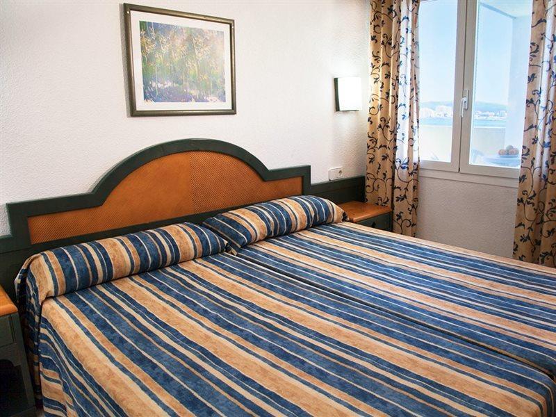 Apartamentos Blue Star (Adults Only) Sant Antoni de Portmany Dış mekan fotoğraf