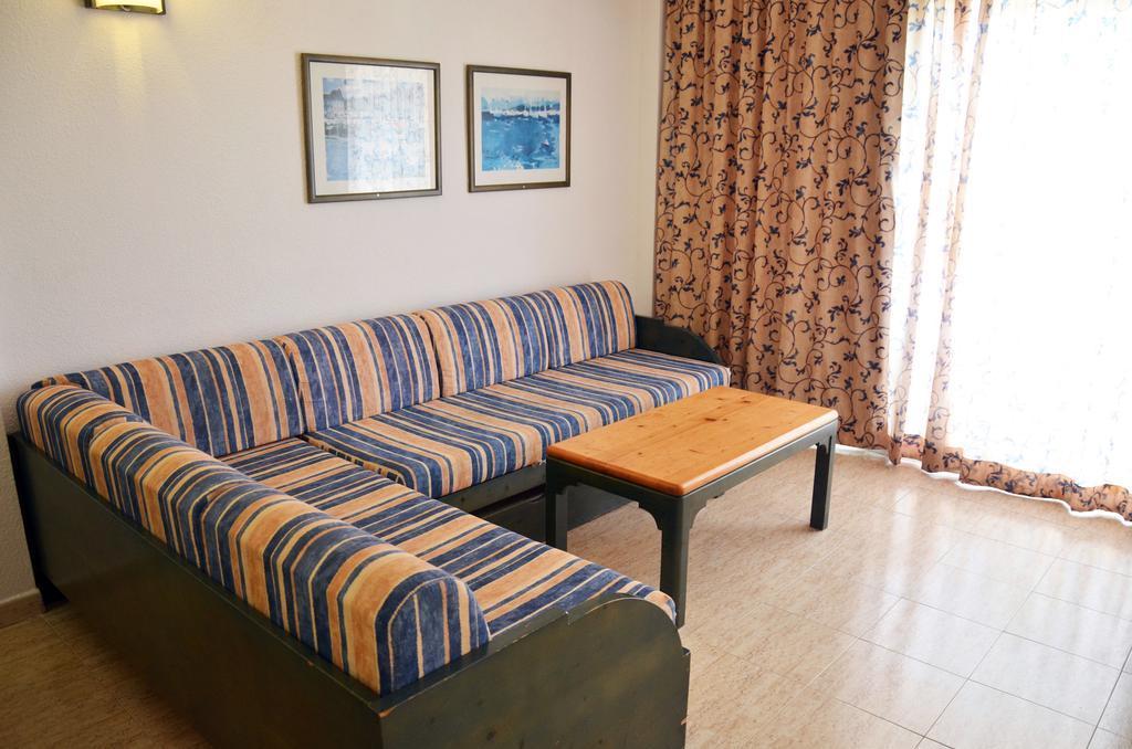 Apartamentos Blue Star (Adults Only) Sant Antoni de Portmany Dış mekan fotoğraf
