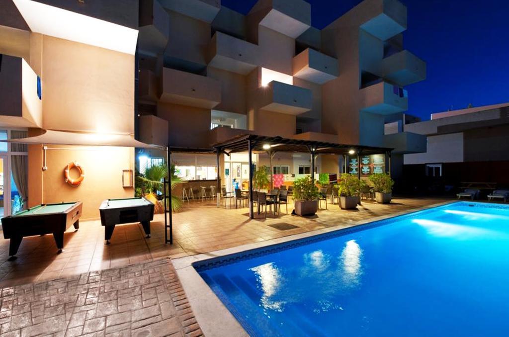 Apartamentos Blue Star (Adults Only) Sant Antoni de Portmany Dış mekan fotoğraf