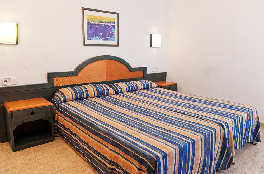 Apartamentos Blue Star (Adults Only) Sant Antoni de Portmany Dış mekan fotoğraf