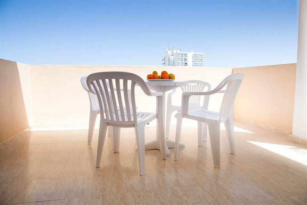 Apartamentos Blue Star (Adults Only) Sant Antoni de Portmany Dış mekan fotoğraf